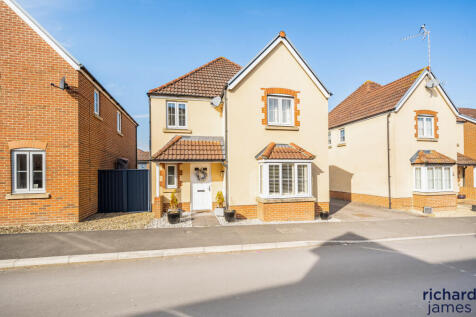 Mustang Way, Swindon, Wiltshire, SN5 5DY 4 bed detached house for sale