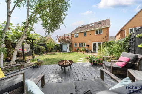 Jack Thorne Close, Peatmoor, Swindon SN5 5 bed detached house for sale