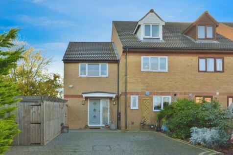 4 bedroom semi-detached house for sale