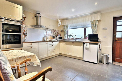 The Causeway, Stowbridge 2 bed detached house for sale