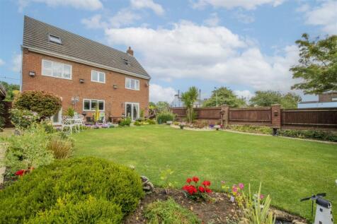 6 bedroom detached house for sale