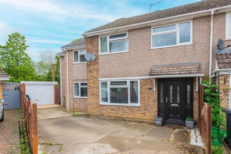 5 bedroom semi-detached house for sale