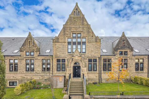 2 bedroom town house for sale