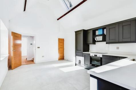 2 bedroom detached house for sale