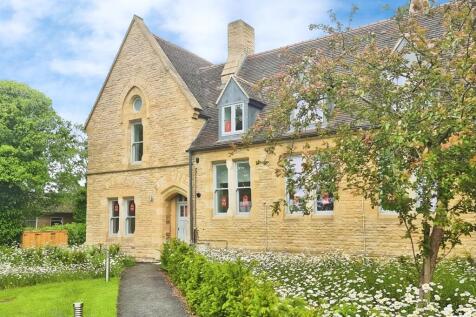 3 bedroom town house for sale