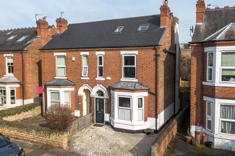 4 bedroom semi-detached house for sale