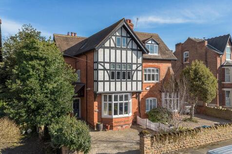 5 bedroom semi-detached house for sale