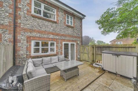 3 bedroom end of terrace house for sale