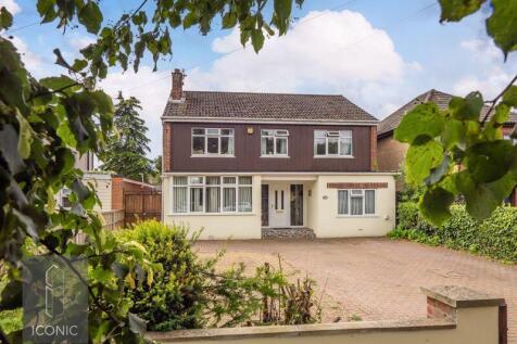 Dereham Road, New Costessey, Norwich. 5 bed detached house for sale