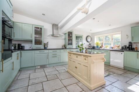 Oare, Marlborough, Wiltshire, SN8 4 bed semi