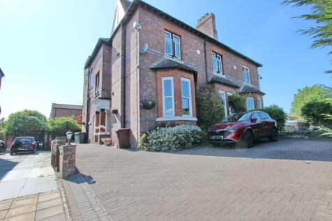 5 bedroom semi-detached house for sale