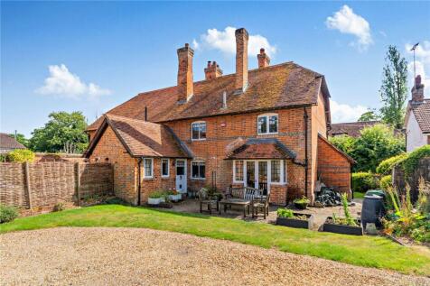 Newbury Road, Kingsclere, Newbury... 3 bed semi