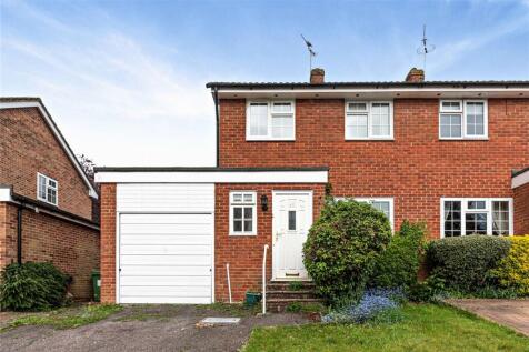 Harwood Rise, Woolton Hill, Newbury... 3 bed semi