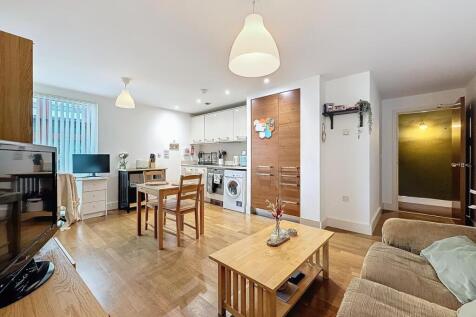 Atlas House, Falcon Drive, Cardiff Bay 1 bed apartment for sale