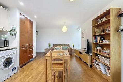 Atlas House, Falcon Drive, Cardiff Bay 1 bed apartment for sale
