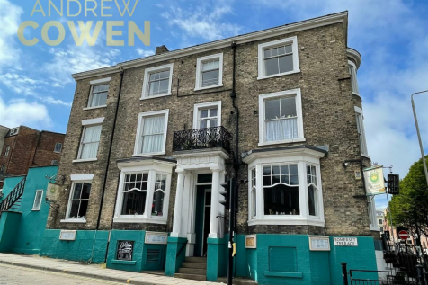 York Place, Scarborough YO11 2 bed apartment for sale