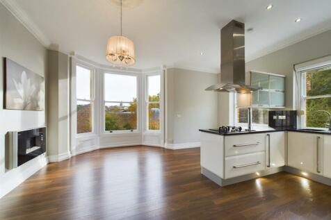 The Crescent, Scarborough YO11 2 bed apartment for sale