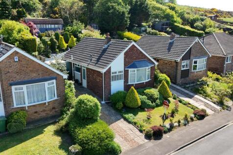 Sea View Crescent, Scarborough YO11 2 bed detached bungalow for sale