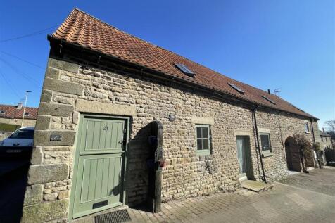 High Street, Scarborough YO13 3 bed semi