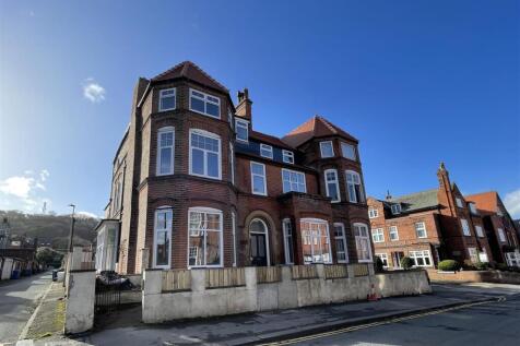 West Street, Scarborough YO11 7 bed semi