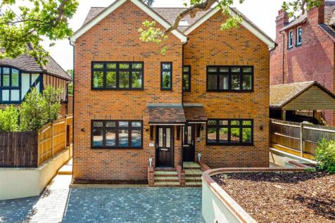 5 bedroom semi-detached house for sale