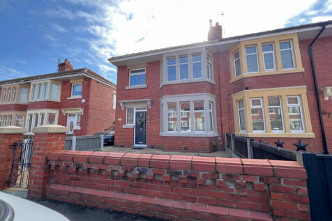 Oxford Road, Fleetwood FY7 3 bed end of terrace house for sale