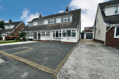 Bleasdale Avenue, Staining FY3 4 bed bungalow for sale