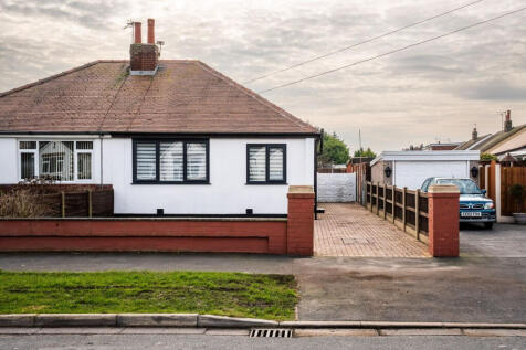 Cumberland Avenue, Cleveleys FY5 2 bed bungalow for sale