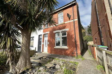 Vicarage Lane, Blackpool FY4 3 bed semi