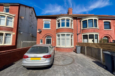 Knowle Avenue, North Shore FY2 3 bed semi