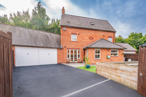 5 bedroom detached house for sale