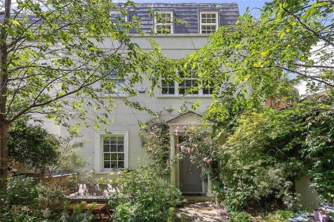 6 bedroom detached house for sale