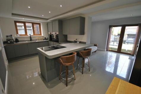 4 bedroom semi-detached house for sale