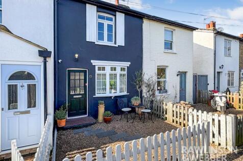 Spring Gardens, West Molesey KT8 2 bed terraced house for sale