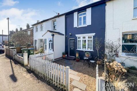 Spring Gardens, West Molesey KT8 2 bed terraced house for sale