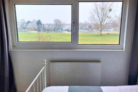 Buckingham Gardens, West Molesey KT8 3 bed terraced house for sale