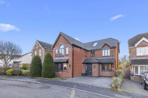 6 bedroom detached house for sale