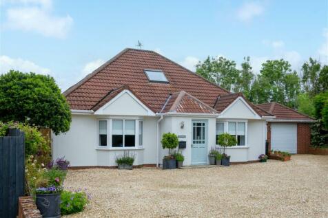 3 bedroom detached bungalow for sale