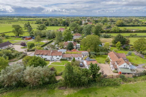 The Causeway, Mark 5 bed detached house for sale