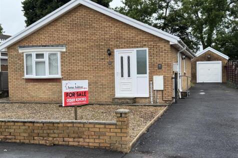 Maes Yr Haf, Ammanford 3 bed detached bungalow for sale