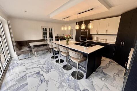 Llwyn Y Bryn, Ammanford 5 bed detached bungalow for sale
