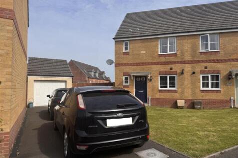 Ffordd Y Glowyr, Betws, Ammanford 3 bed semi