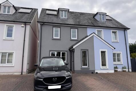 3 bedroom town house for sale