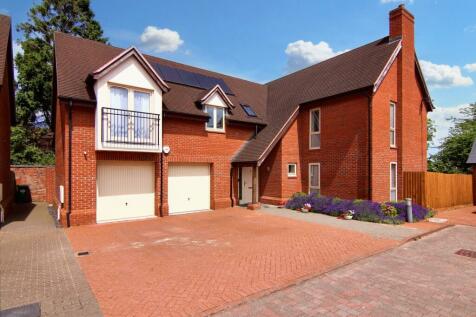 6 bedroom detached house for sale