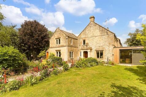 4 bedroom end of terrace house for sale