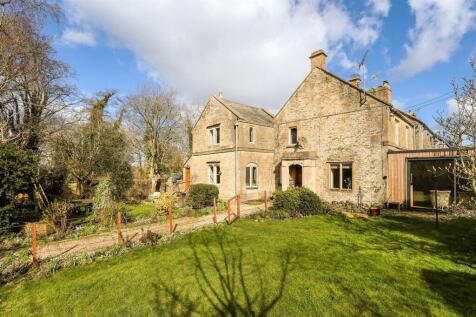 4 bedroom end of terrace house for sale