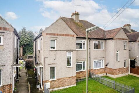 Harrow Gardens, Warlingham, CR6 2 bed maisonette for sale