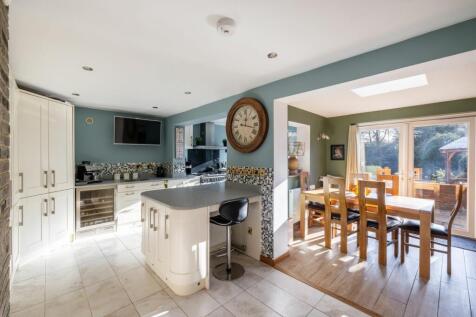 Newlands Park, Copthorne, RH10 5 bed detached house for sale