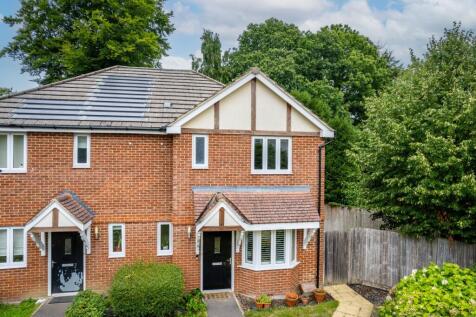 Kerr Close, South Croydon, CR2 3 bed semi