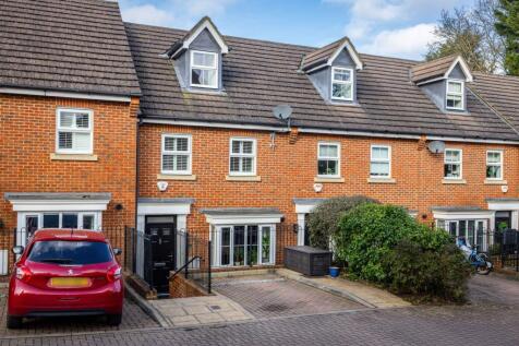 Newbery Close, Caterham, CR3 3 bed terraced house for sale